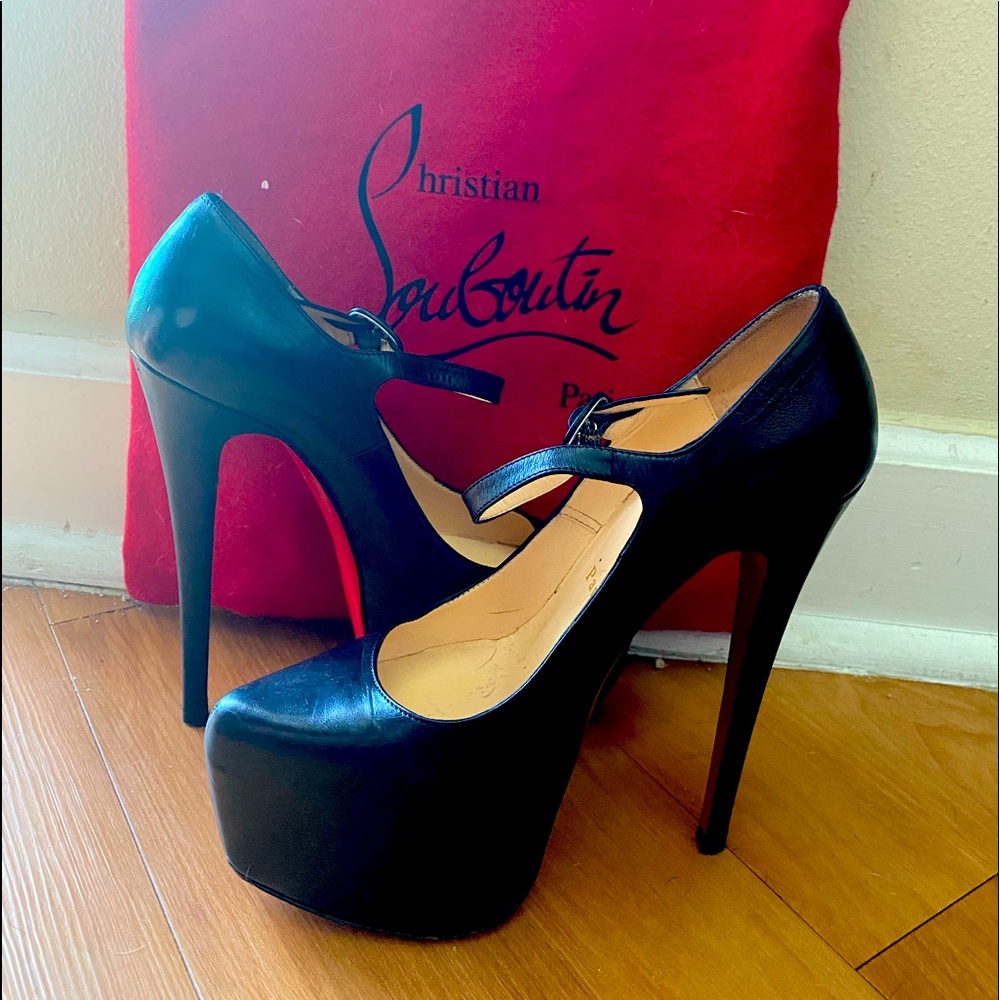6” Louboutin heels black leather!